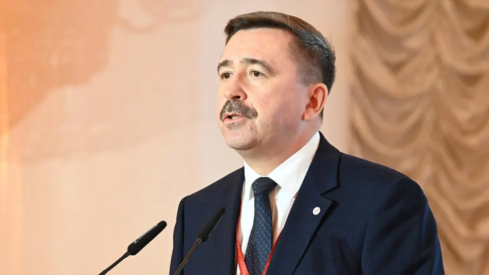 Руководитель Федерации независимых профсоюзов отмечает, что забастовки происходят как крайняя мера при конфликтах с руководством: главным поводом становятся задержки и невыплаты зарплат, а также попытки закрыть производства.