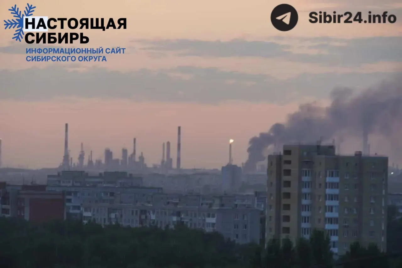 Омский нефтеперерабатывающий завод мощностью около 22 млн т/год полностью остановил работу после атаки беспилотников. Это усугубило дефицит топлива в Сибири и на Дальнем Востоке, провоцируя очереди на АЗС, перебои в логистике и рост цен.