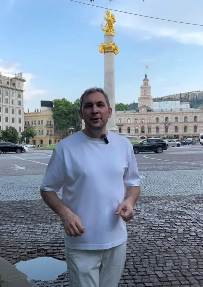 Автор популярного русскоязычного блога о Грузии включён в реестр. У блогера более 115 тыс. подписчиков; он освещал тбилисские протесты 2025 года. Сам Левшиц пока не комментировал.