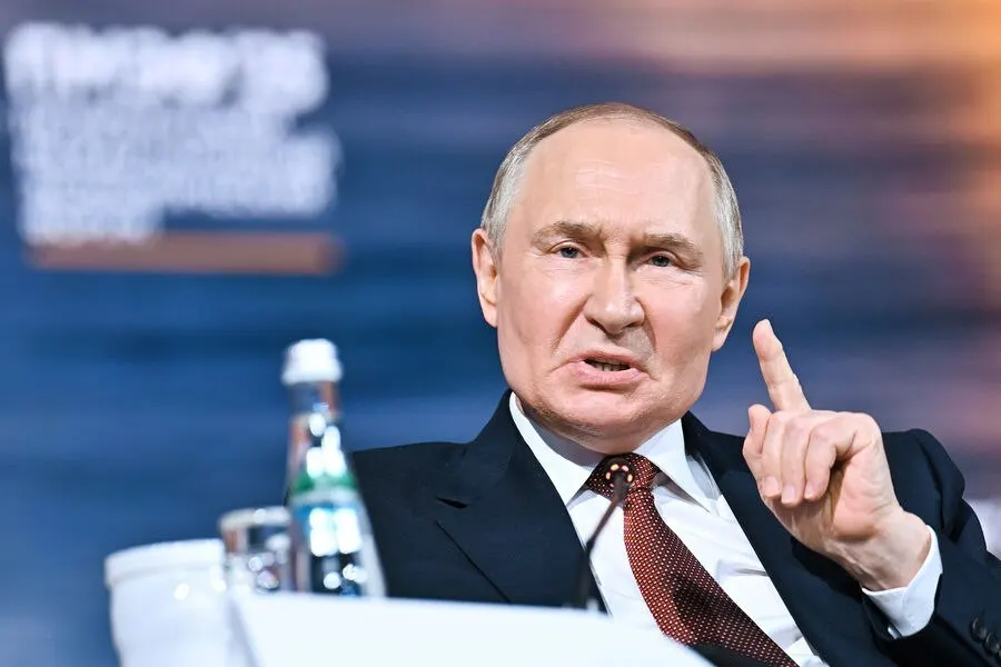 Президент заявил, что проблемы с топливом преходящи и не изменят общую картину; ненефтегазовые доходы бюджета во II квартале выросли на четверть в годовом выражении, а экономическая политика должна быть ориентирована на долгосрочную перспективу.