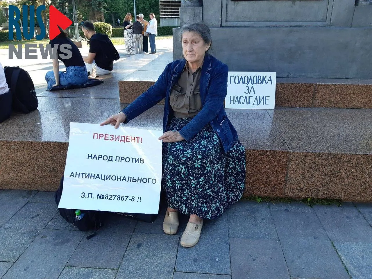 Наталья Шамина объявила голодовку у памятника Кириллу и Мефодию; через час её задержала полиция. Активисты протестуют против законопроекта о передаче регионам прав исключать объекты культурного наследия из реестра.
