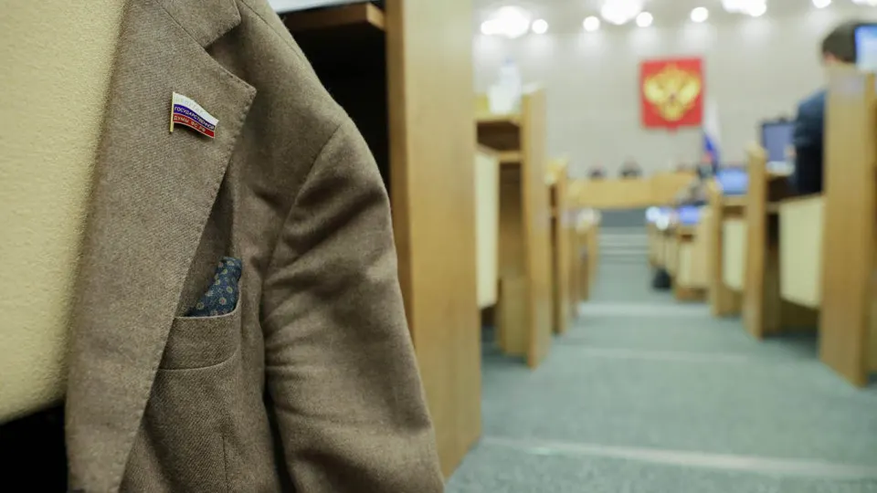 Правительство поддержало инициативу, которая отменяет ответственность за отсутствие или несвоевременную подачу деклараций региональными депутатами. Поправки требуют доработки и вызывают замечания по учёту особенностей декларирования при назначениях на госслужбу.