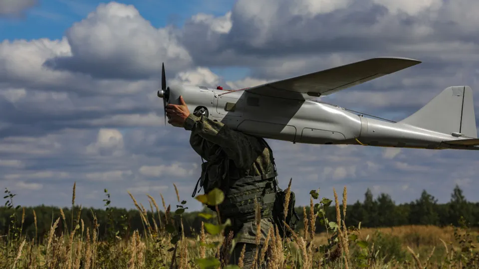 Журналистское расследование выявило многолетнее тесное военно-техническое сотрудничество между Китаем и Россией: обмен технологиями для «роевых» дронов, планы по нейтрализации спутниковых сетей и обучение российских расчётов в КНР влияют на ход боевых действий в Украине.