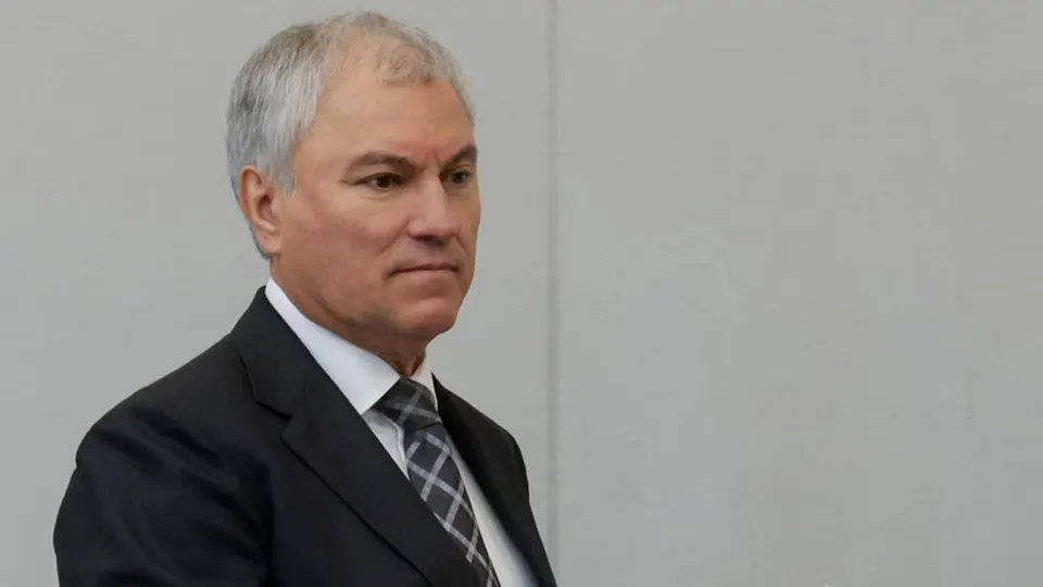 Депутаты предложили приоритетно развивать городской электротранспорт — трамвай — как способ снизить зависимость от автотранспорта на фоне дефицита топлива, рост очередей на АЗС и падения производства бензина.