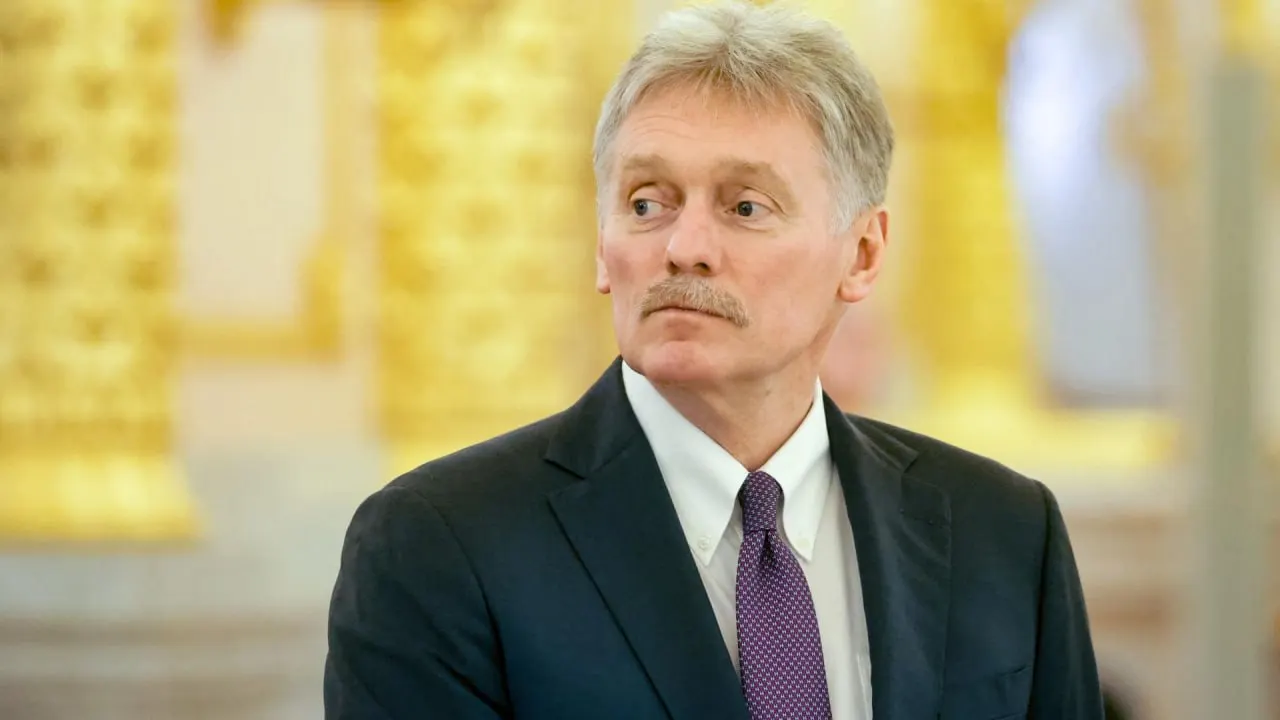 Пресс‑секретарь президента заявил, что спецоперация стала войной из‑за поддержки Украины западными странами; назвал удары по гражданской инфраструктуре террористическими и подтвердил готовность к переговорам при посредничестве США.