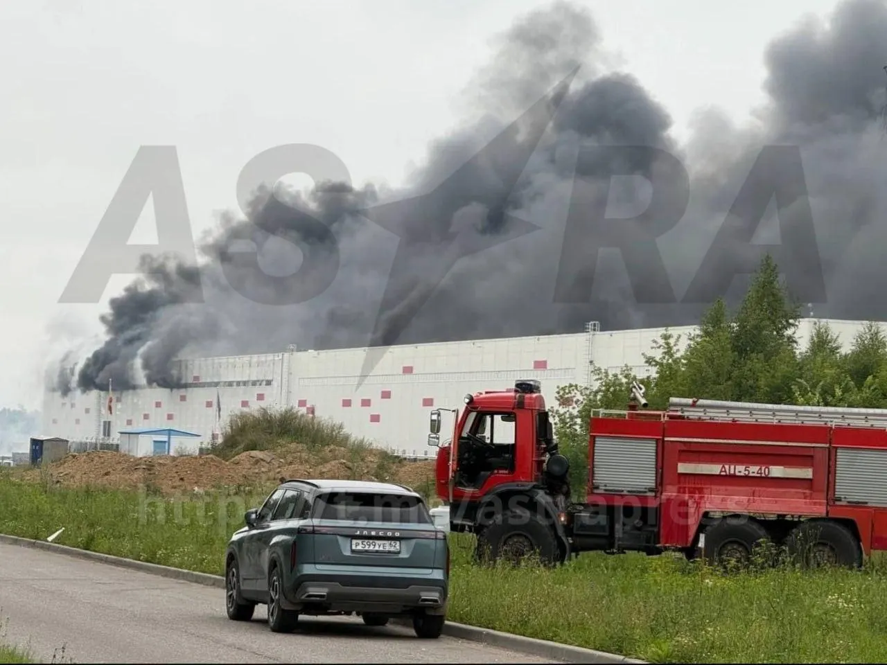 В Рязанской области зафиксирован пожар и пострадавшие в результате удара беспилотников; также сообщают о разрушениях в Таганроге, задержаниях в Иркутской области, аресте кандидата в Москве и изменениях в издательской компании.