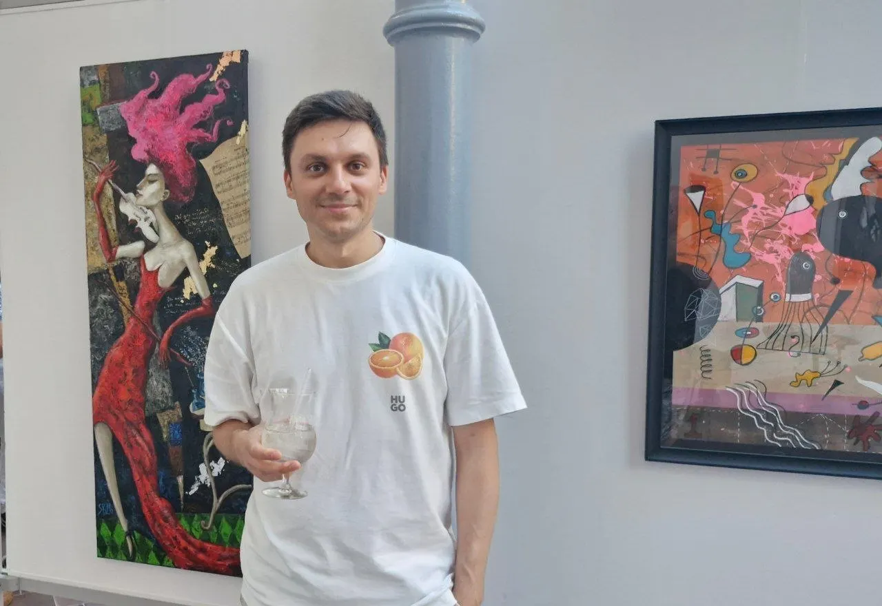 Клинический психолог Иван Звягин подал в суд требование удалить персональные данные и фотографию, опубликованные в онлайн‑выставке Минюста, где его без доказательств обвиняют в «вредной деятельности» и подрыве суверенитета.