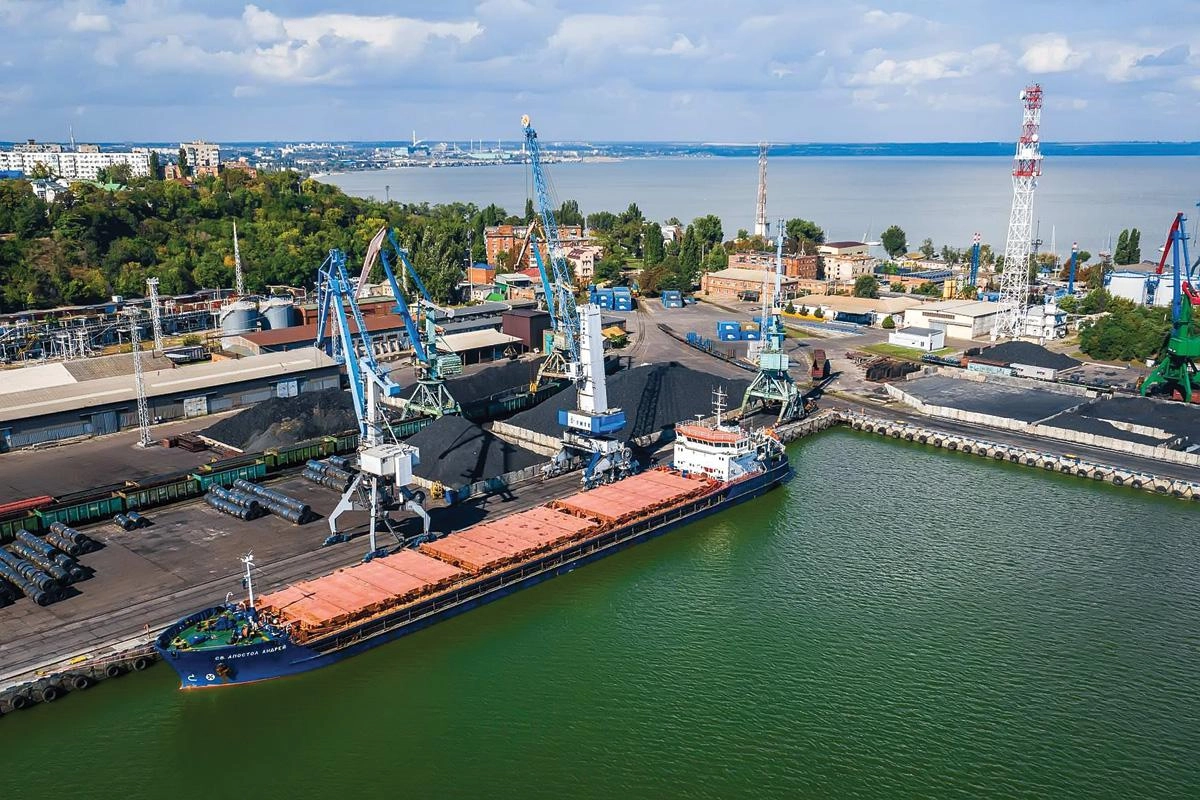 Минсельхоз предложил компенсировать до 90% затрат на перевозку зерна из Ростовской области в порты Чёрного и Балтийского морей после приостановки отгрузок из азовских портов из‑за атак беспилотников.