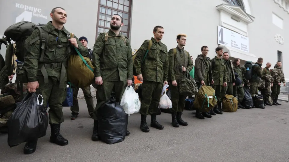 Число вакансий по воинскому учёту и мобподготовке резко выросло: на сайтах с вакансиями размещено более 2,5 тыс. объявлений, почти 1,3 тыс. из них появились за последнюю неделю. Зарплаты варьируются от 15 до 150 тыс. руб., работодатели требуют знания нормативной базы и опыта мобпланирования.