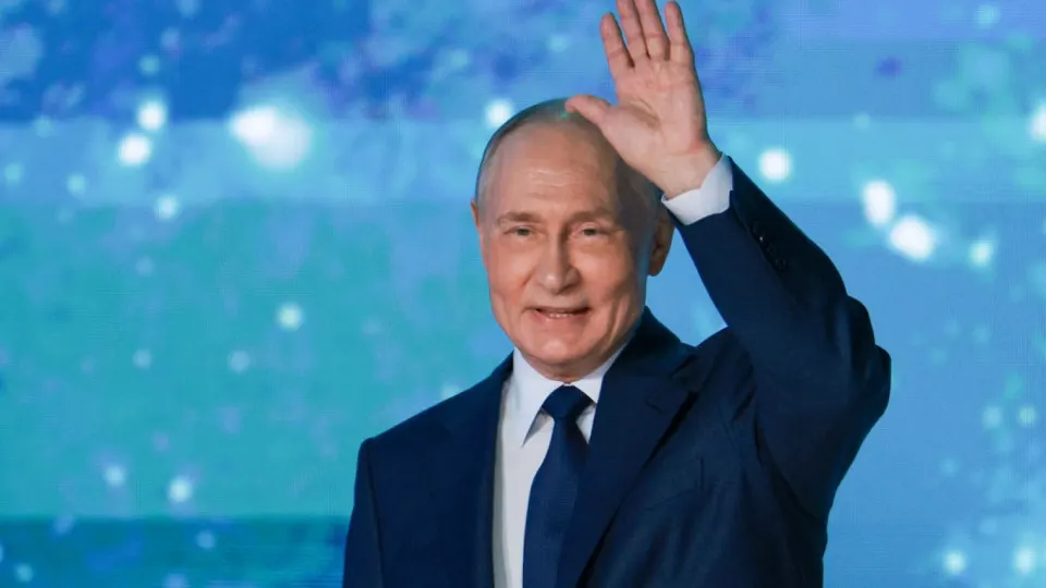 Президент поручил правительству совместно с Банком России и регионами проработать механизм вовлечения денег россиян в формирование комфортной городской среды через коллективные инвестиции, налоговые льготы и софинансирование — на фоне роста дефицитов региональных бюджетов.