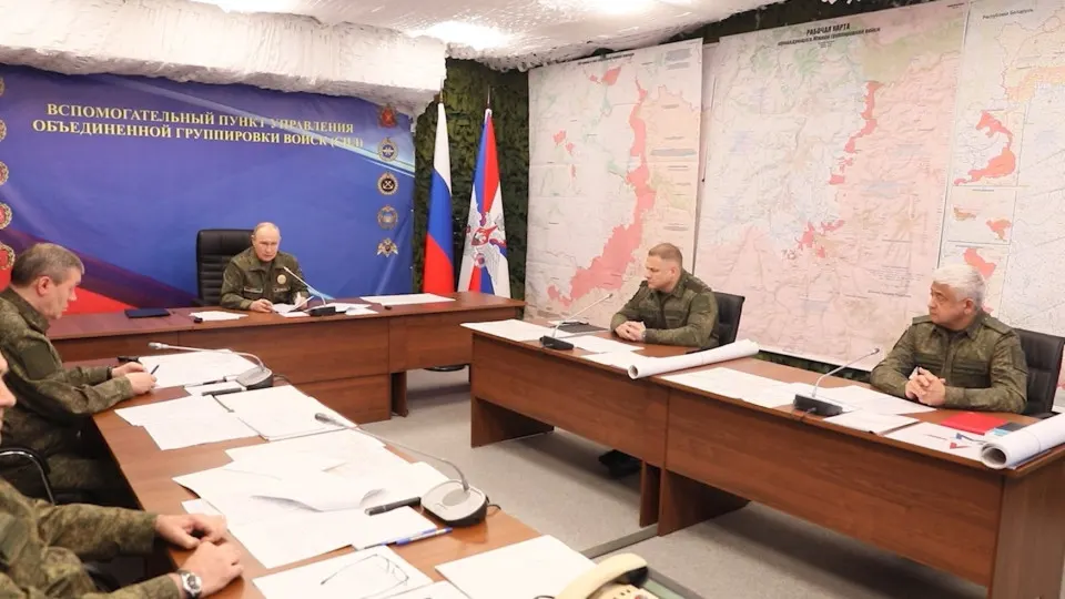 На совещании с военными президент потребовал анализа вовлечённости союзников Украины в боевые действия и распорядился о продолжении массированных ударов по инфраструктуре украинского военно‑промышленного комплекса.