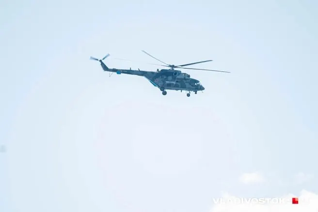 Вертолёт Ми-8 МЧС России с экипажем на борту отправился на Тернейский округ Приморского края в поисках пропавшего Robinson R44; условия местности затрудняют поиск.