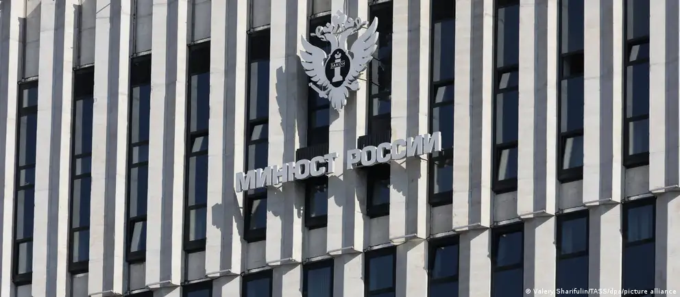 Минюст расширил реестр нежелательных организаций на шесть позиций, включив HRF и ряд зарубежных структур, связанных с антивоенной деятельностью и исследованиями.