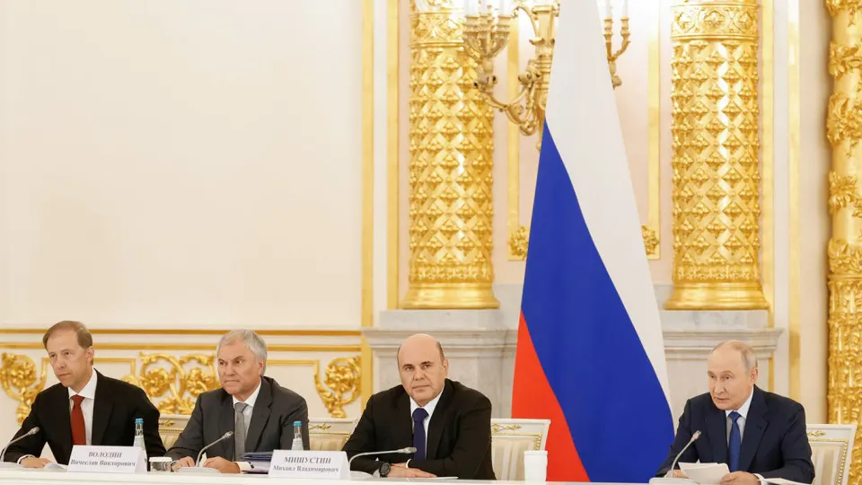 Глава государства объявил о мерах поддержки участников боевых действий и возвращающихся с фронта, чтобы снизить безработицу и сохранить рабочие места.