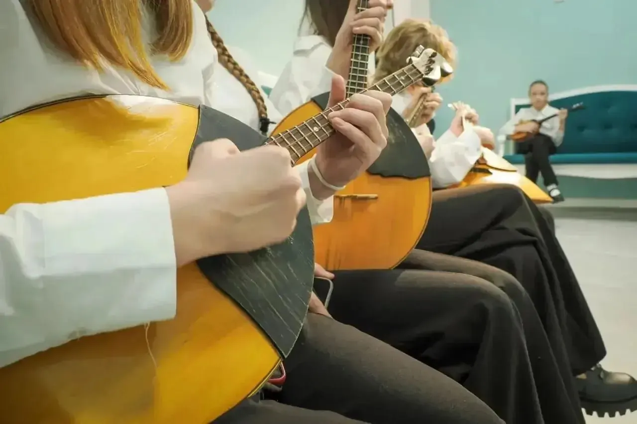 Новые меры нацелены устранить неравенство в оплате труда сотрудников сферы дополнительного образования.