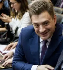 Коммунист Георгий Камнев обратился к главе Минпромторга с призывом снизить цены на автомобили «АвтоВАЗа» в России, указав, что за пределами страны машины стоят дешевле.