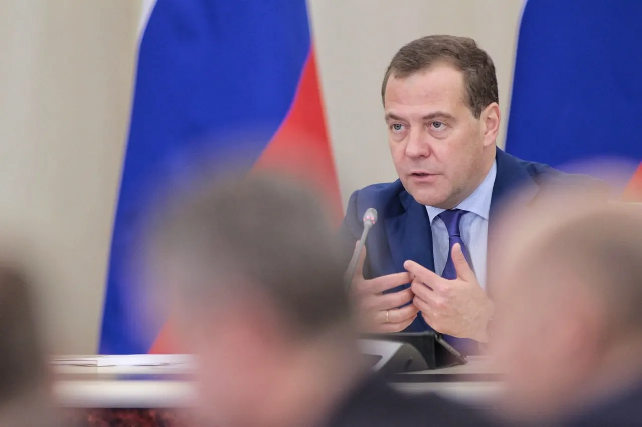 По словам лидера, прекращение или приостановка СВО не прекратят идеологическую борьбу, и вопросы воспитания общества останутся актуальными.