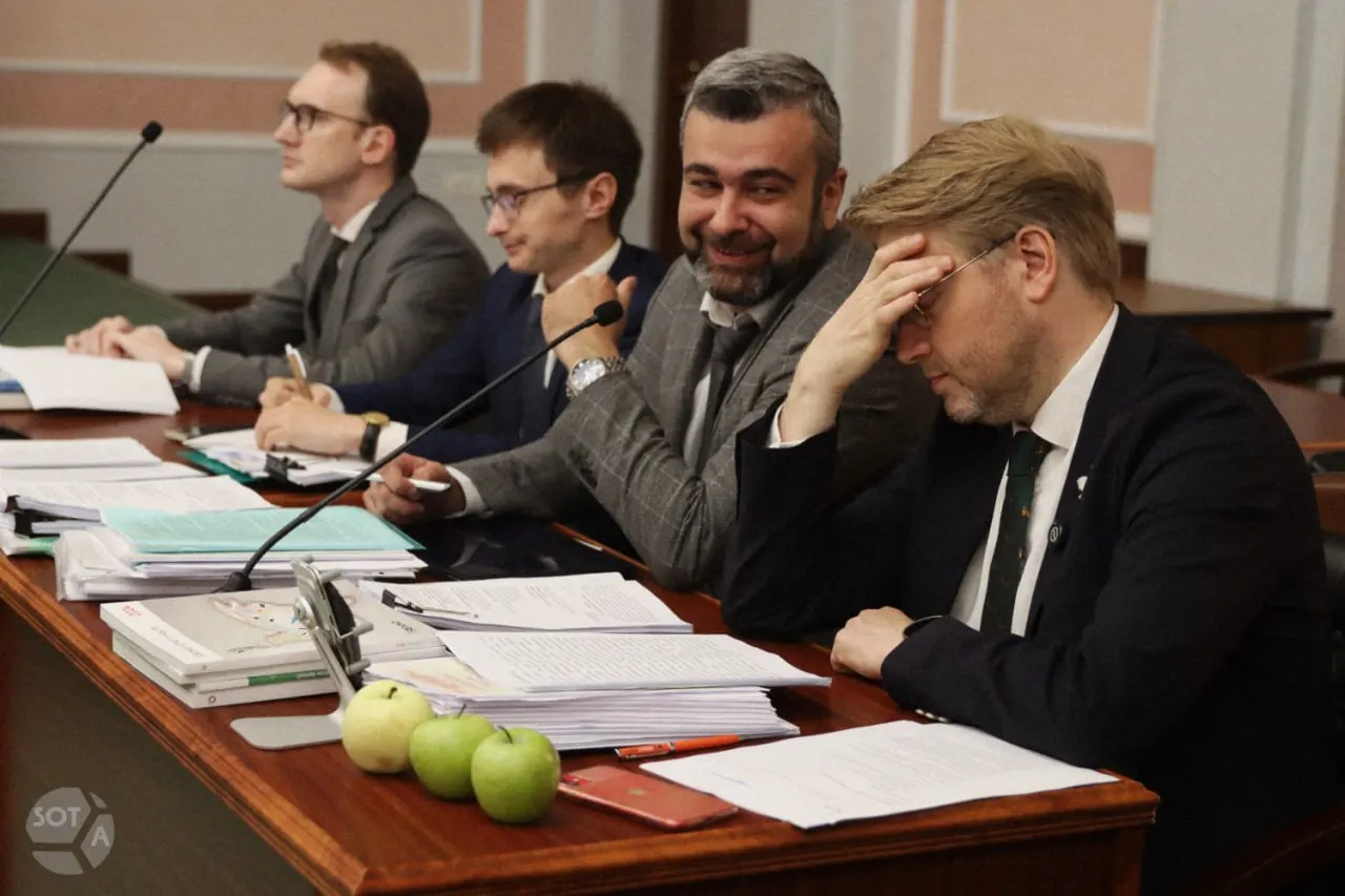 Юрист «Родины» требует разбирательства по делу против партии: претензии к авторскому праву, агитации в соцсетях и публикациям без разрешения, а также призывы к миру и вопросы финансирования кампании.