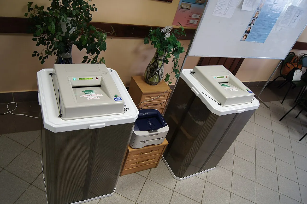 В выборах в Екатеринбурге впервые за годы не будут применяться комплексы обработки бюллетеней из‑за санкций; детали расскажем далее.