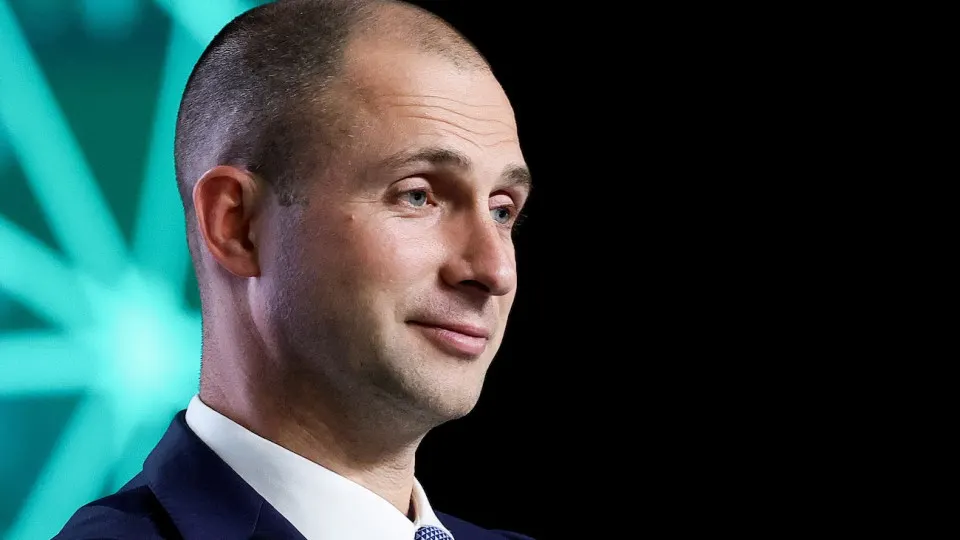 По итогам полугодия 2026 VK зафиксировала чистый убыток в 3,8 млрд рублей, во втором квартале — символическую прибыль за счёт продажи доли банка. За шесть с половиной лет общий убыток приблизился к 200 млрд рублей.