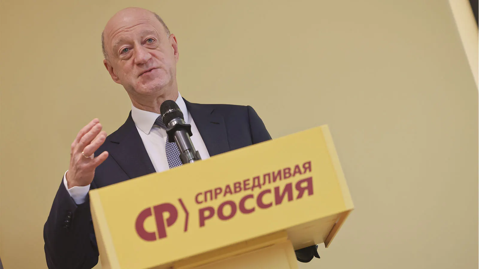 Партия обсуждает будущее после травмы лидера Миронова; рассматривается кандидатура Бабакова на пост главы и начинается борьба за контроль над будущей фракцией в Госдуме.