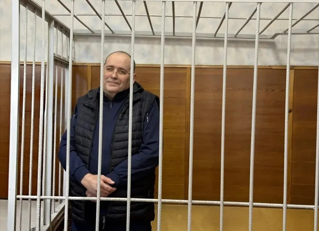 Экс-замминистра ЖКХ признали виновным в получении крупной взятки. Суд вынес наказание общей продолжительностью до 14 лет колонии и многомиллионные штрафы.