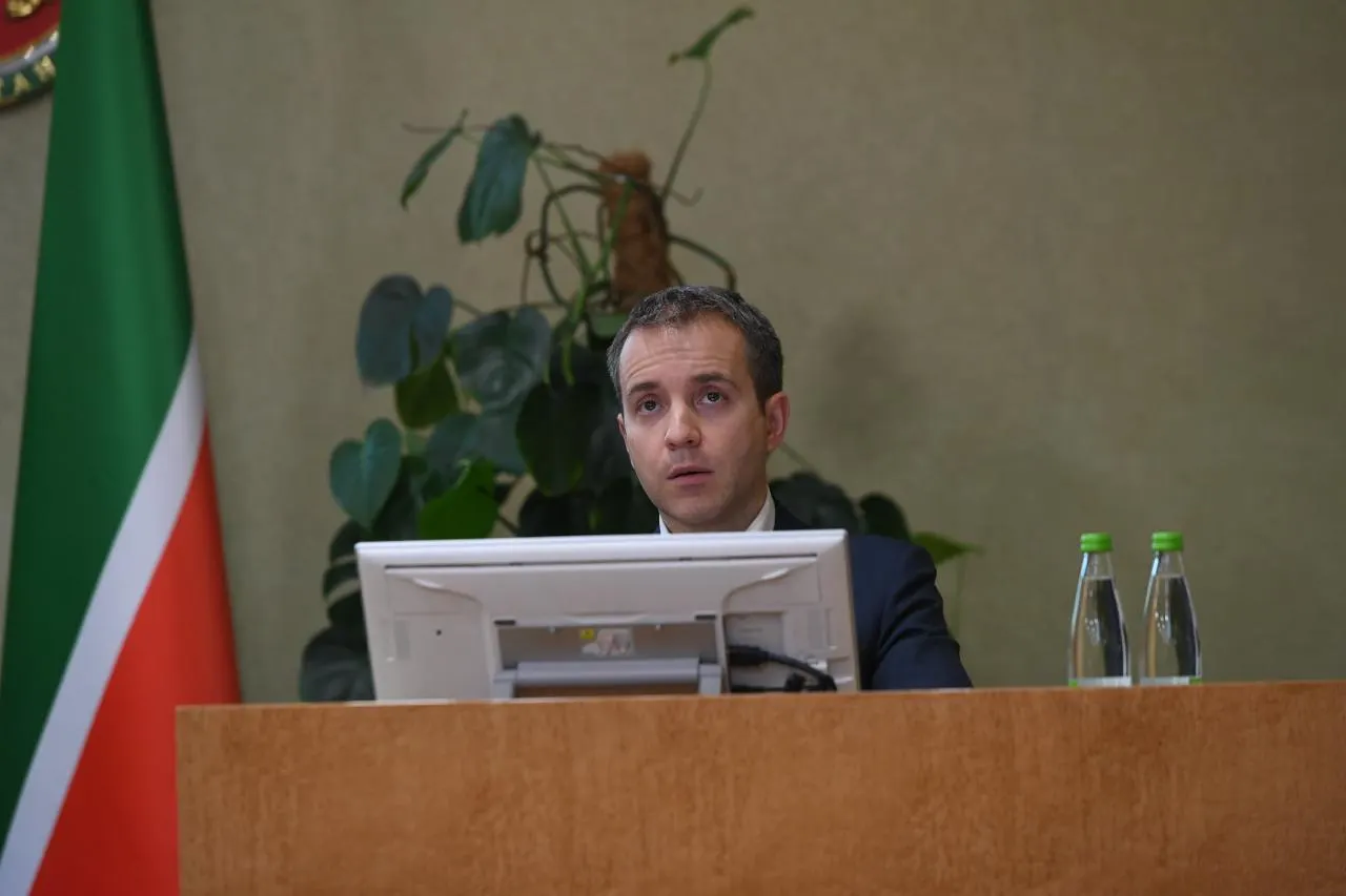 По делу о финансовой пирамиде Finiko арестован бывший руководитель Минсвязи России и Татарстана; пока — заочно, местонахождение неизвестно.