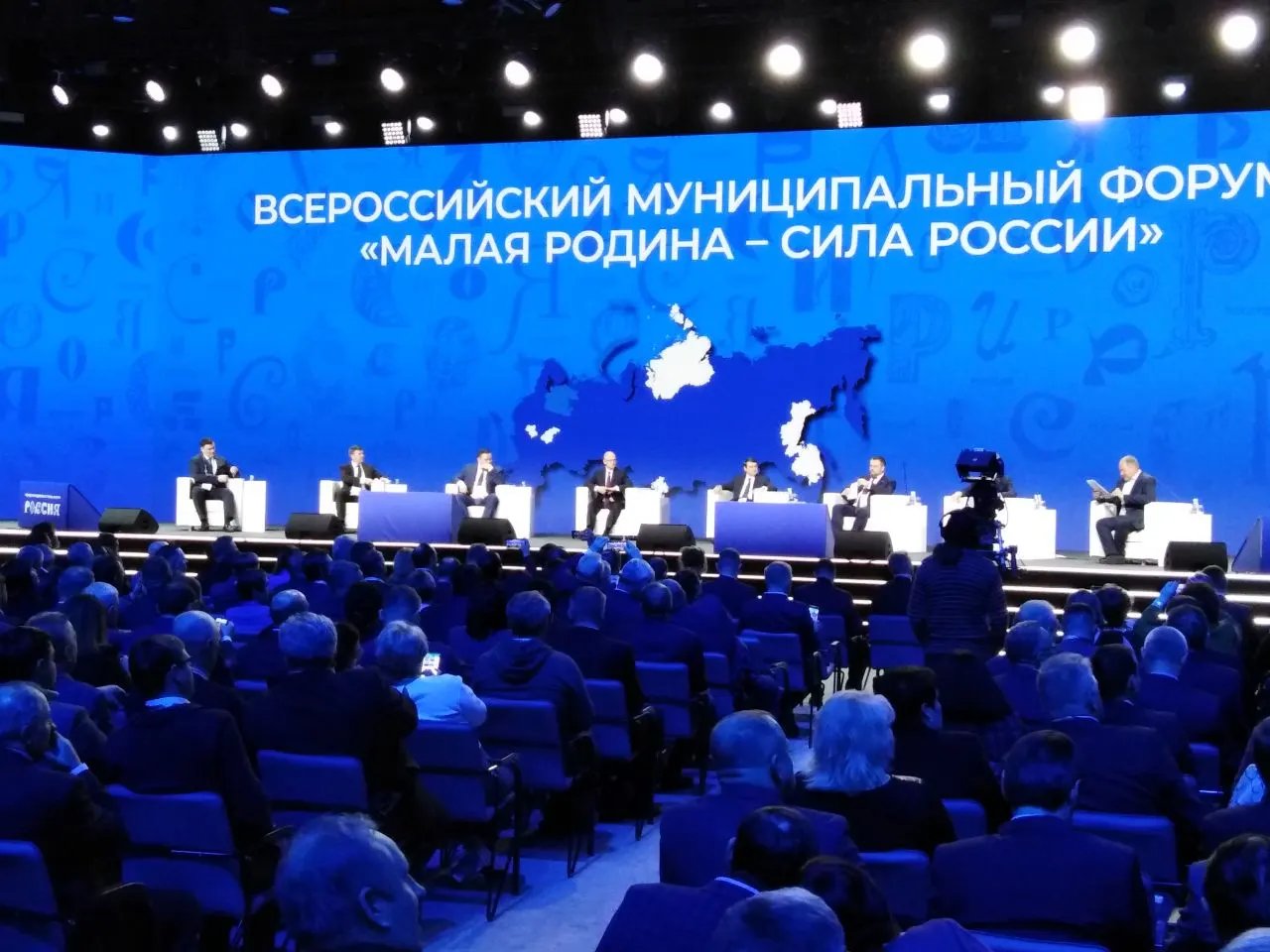Указ устанавливает ежегодное проведение форума и награждения. Ответственным за организацию назначен первый заместитель руководителя Администрации Президента Сергей Кириенко. Организатором выступит Всероссийская ассоциация развития местного самоуправления.