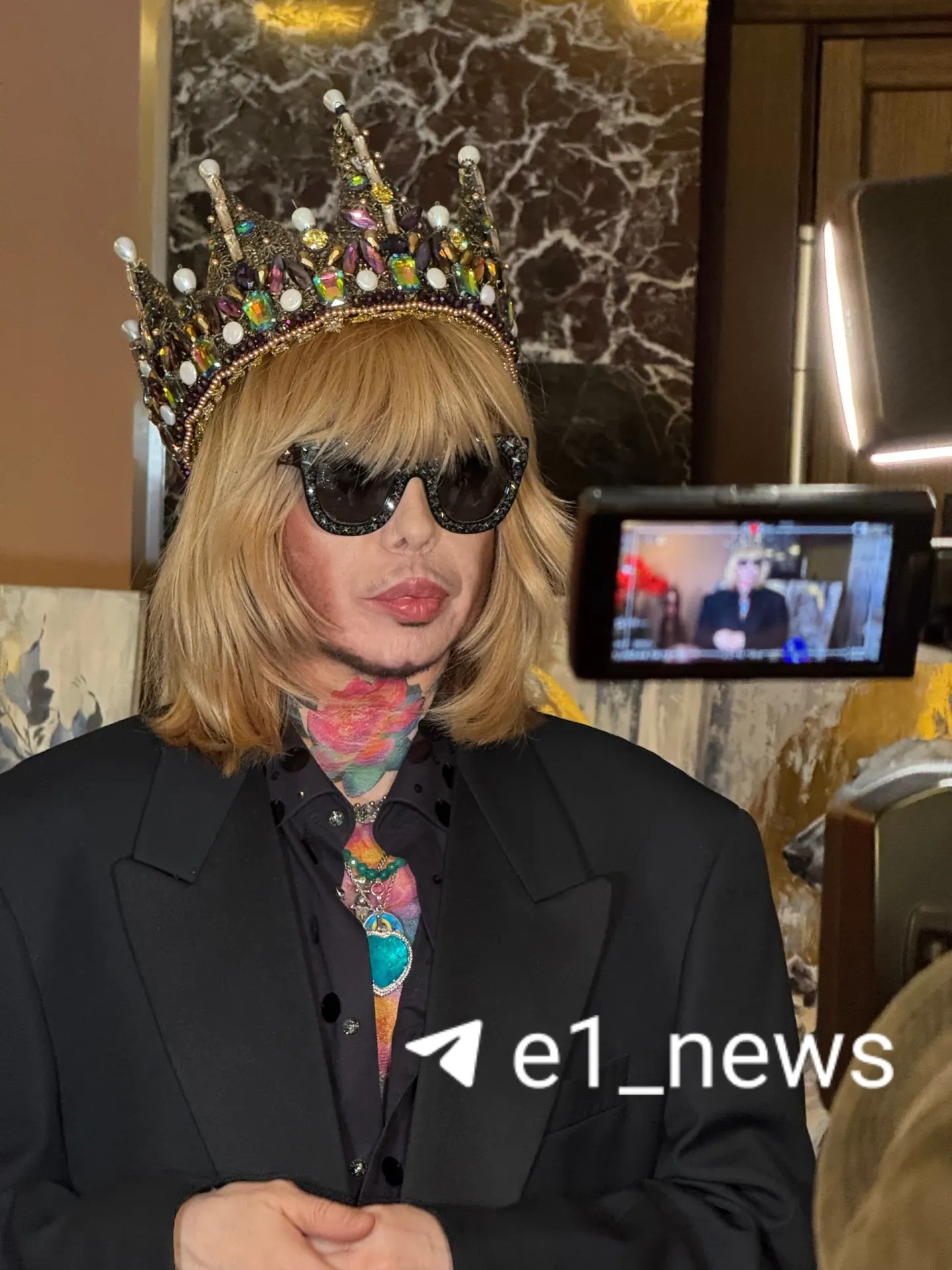 Гвоздем программы стал Сергей Зверев; фестиваль продвигает отечественную моду, собрав дизайнеров со всей страны и свыше 350 участников.