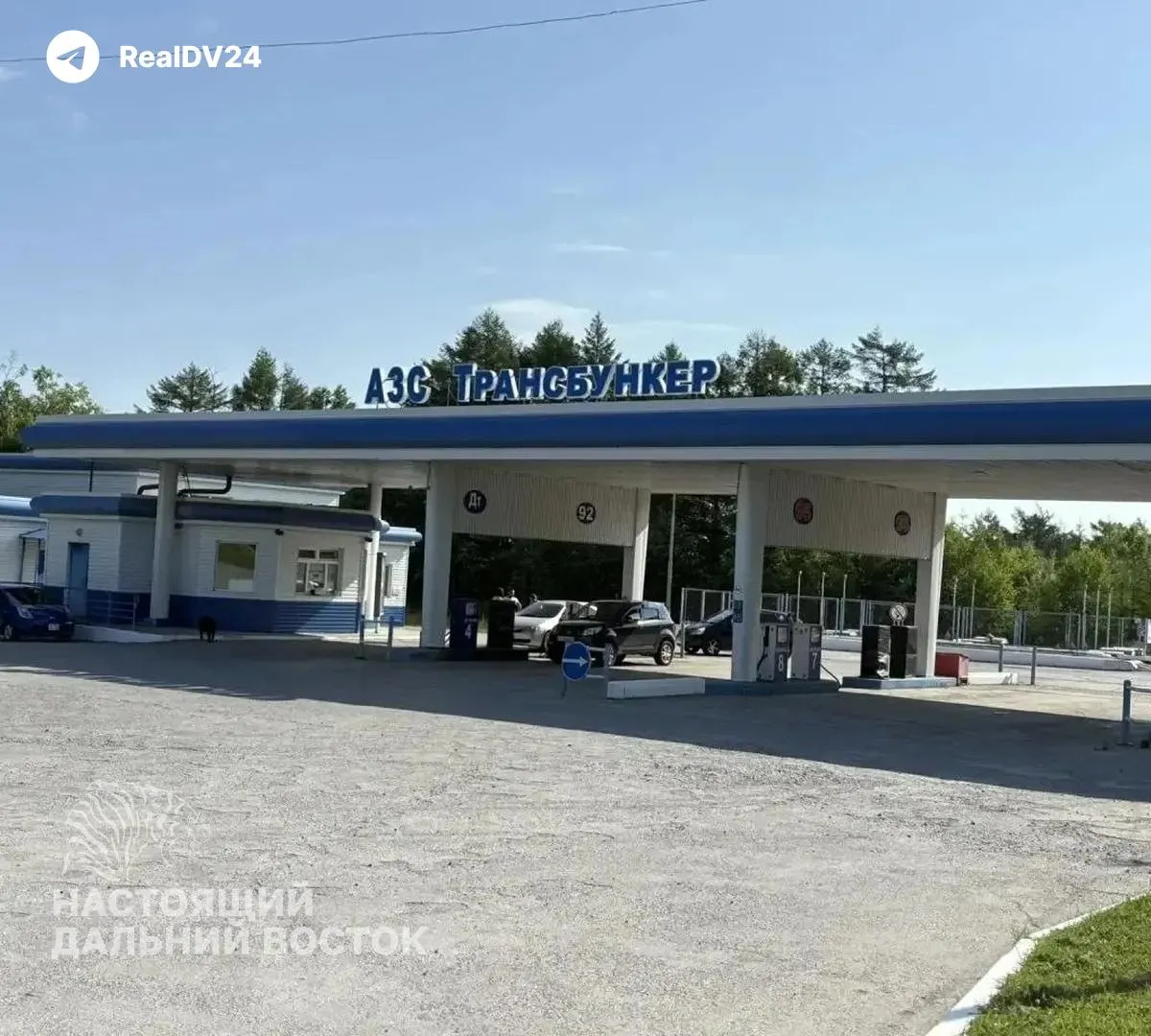 Жители Советской Гавани и Ванино жалуются на дефицит топлива; власти уверяют, что поставки возобновляются после ремонта Комсомольского НПЗ.
