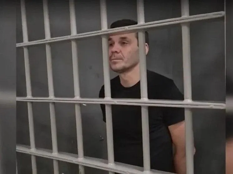 48-летний гражданин России и Швеции осуждён за госизмену: приговор включает 14 лет колонии строгого режима, два года ограничения свободы и штраф 200 тыс. руб.; уголовное дело касается денежных переводов на ВСУ и событий вокруг дела.