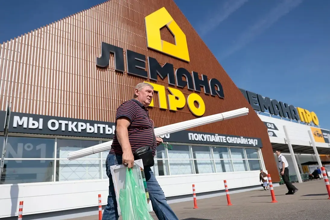 Кадровые перестановки и судебные решения затрагивают сеть магазинов и логистические структуры, приводя к передаче активов под временное управление.