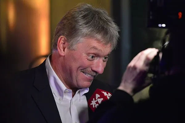 Песков отметил эффективную работу ПВО во время атаки на Москву и указал на необходимость продолжения СВО; Минобороны зафиксировало рекордное число уничтоженных дронов, включая налет на Москву.