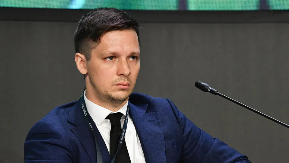 Экономисты предупреждают о риске перегрева госрасходов; правительство планирует новые налоговые изменения и меры по бюджету.