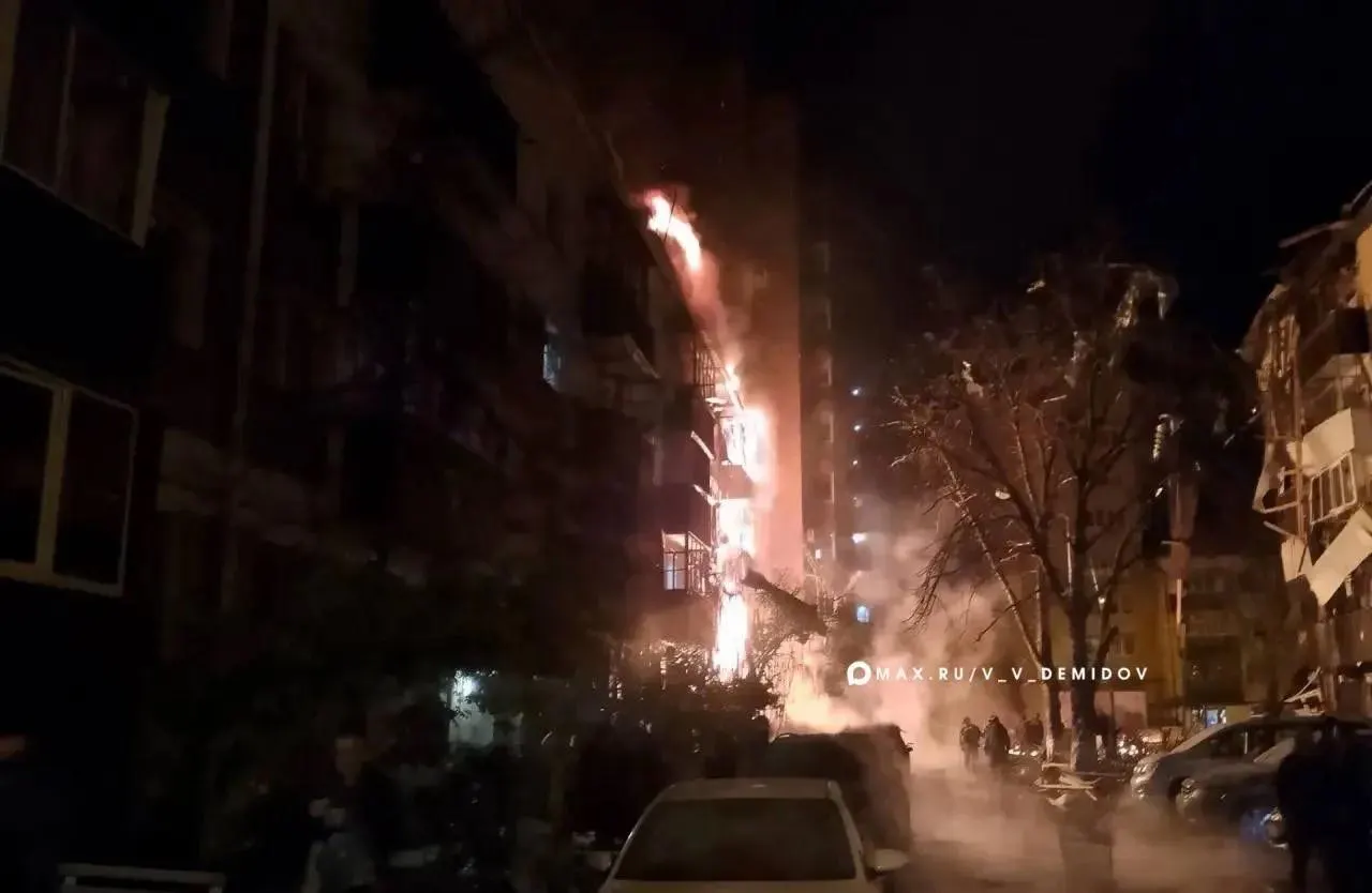 Ночная серия атак беспилотников затронула Белгородскую и Воронежскую области; погиб мирный житель.