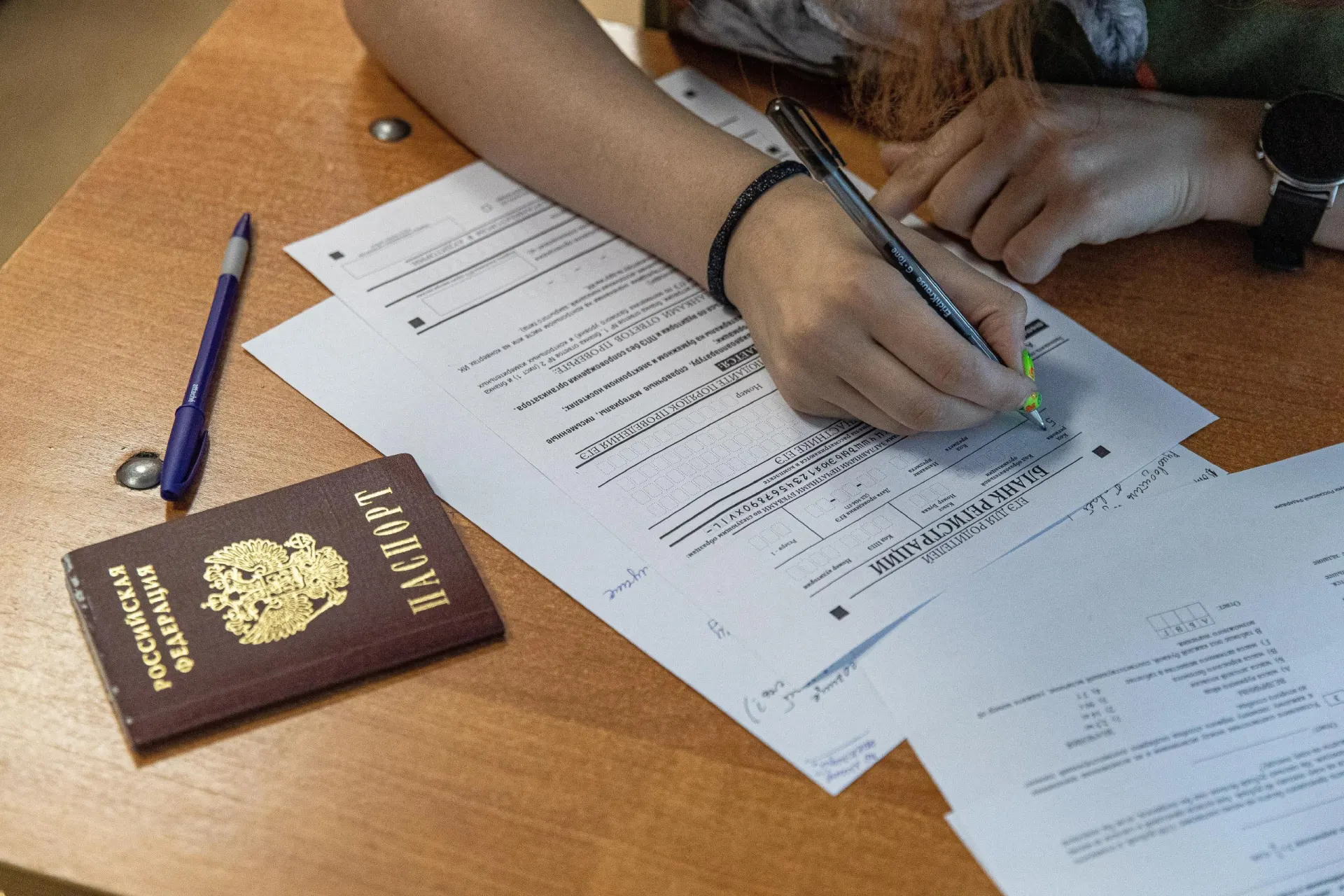 Изменения в ЕГЭ и порядок поступления в вузы: школьники смогут получить до 25 дополнительных баллов за экзамен, новые нормы вступят в силу с 2027 года.